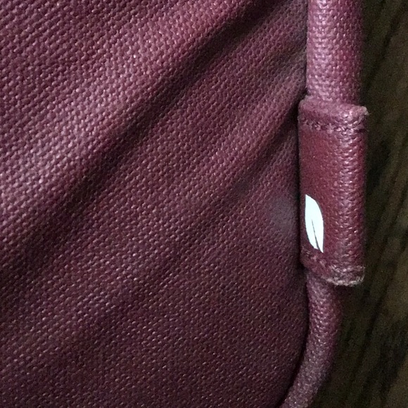 EUC Incase unique plum color computer case - Picture 6 of 9